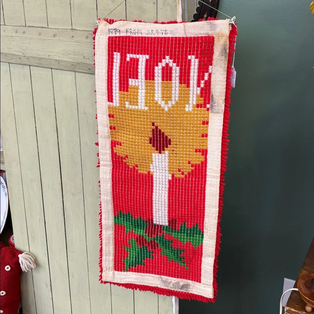 Vintage Christmas latch book wall hanging - Picture 4 of 4